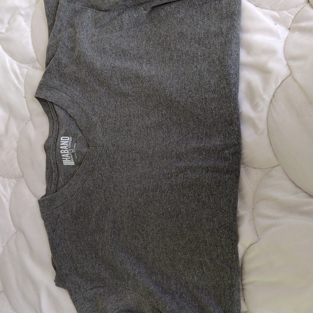 V-neck t-shirt bundle - Picture 3 of 6